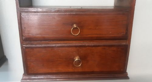 A RARE PAIR OF HANGING SHELVES - ADDITIONAL PHOTO 5