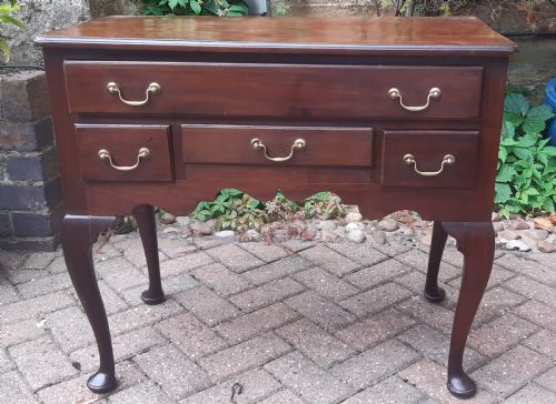EARLY GEORGIAN MAHOGANY LOWBOY - ADDITIONAL PHOTO 1