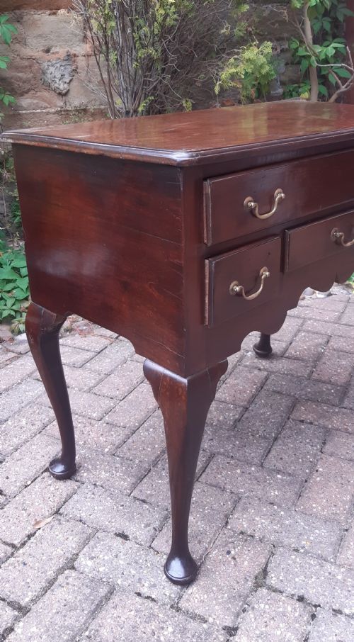 EARLY GEORGIAN MAHOGANY LOWBOY - ADDITIONAL PHOTO 4