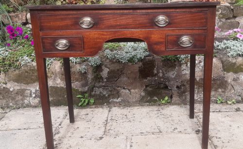 GEORGIAN MAHOGANY DRESSING TABLE - ADDITIONAL PHOTO 1