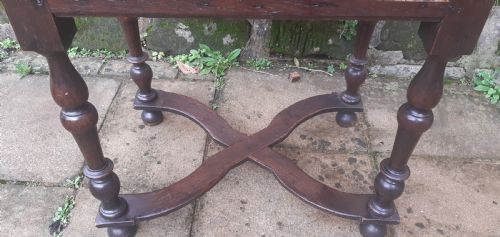 EARLY 18TH CENTURY OAK LOWBOY SIDE TABLE - ADDITIONAL PHOTO 1