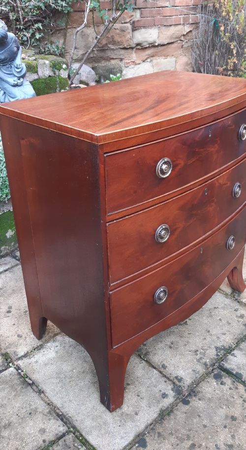 SMALL MAHOGANY CHEST OF DRAWERS GEORGIAN BOW FRONT - ADDITIONAL PHOTO 1