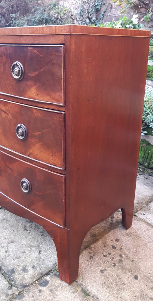 SMALL MAHOGANY CHEST OF DRAWERS GEORGIAN BOW FRONT - ADDITIONAL PHOTO 2
