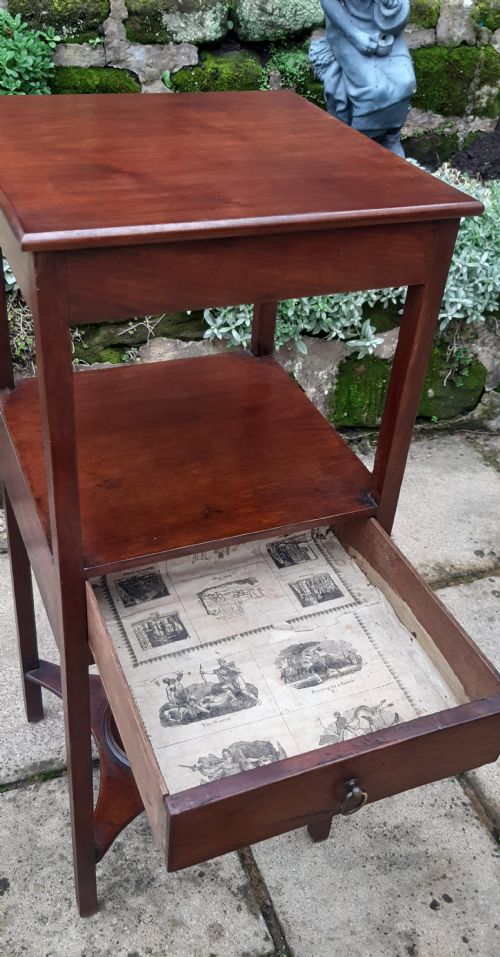 SMALL MAHOGANY BEDSIDE TABLE - ADDITIONAL PHOTO 3