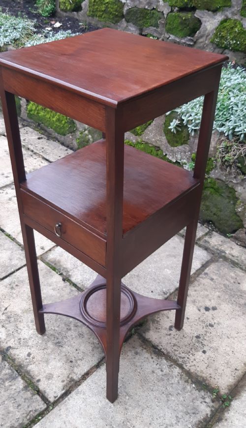 SMALL MAHOGANY BEDSIDE TABLE - ADDITIONAL PHOTO 5