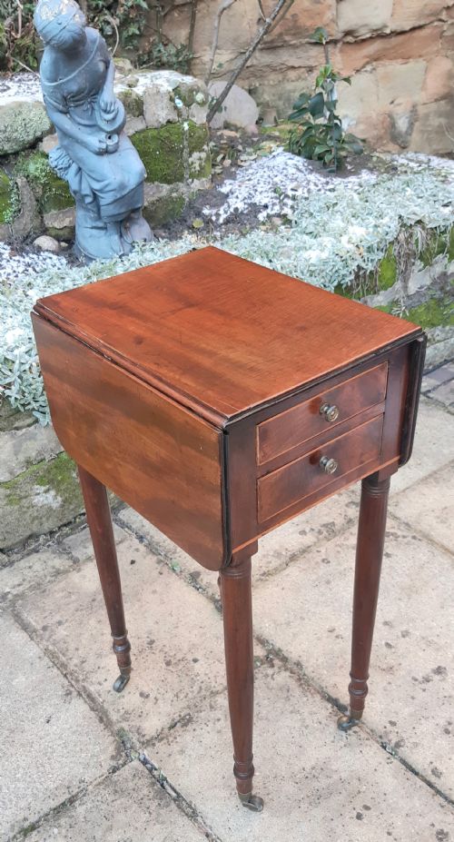 SMALL LAMP PEMBROKE TABLE - ADDITIONAL PHOTO 1