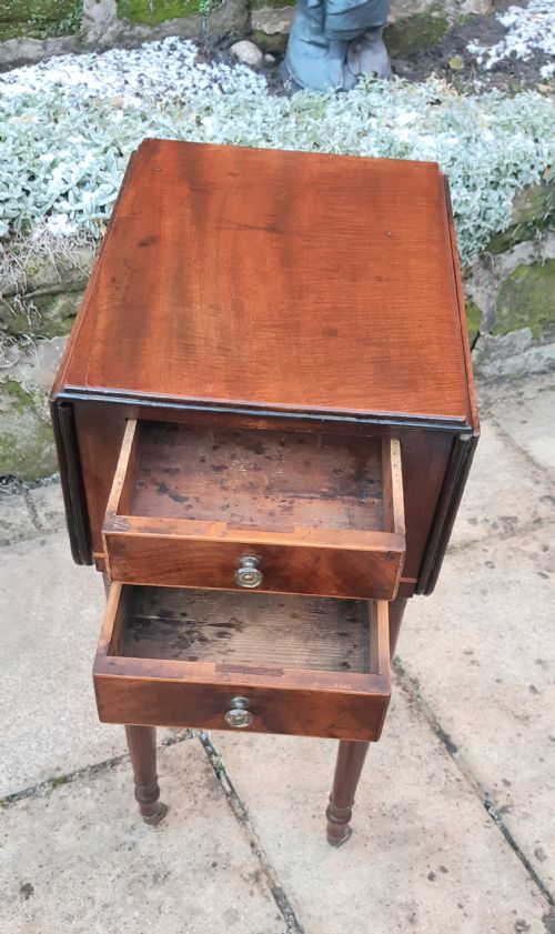 SMALL LAMP PEMBROKE TABLE - ADDITIONAL PHOTO 2