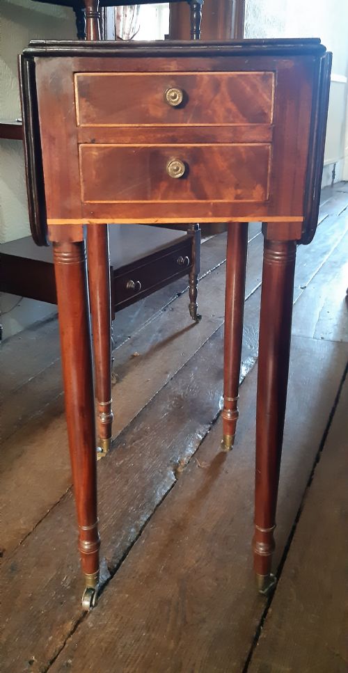 SMALL LAMP PEMBROKE TABLE - ADDITIONAL PHOTO 5