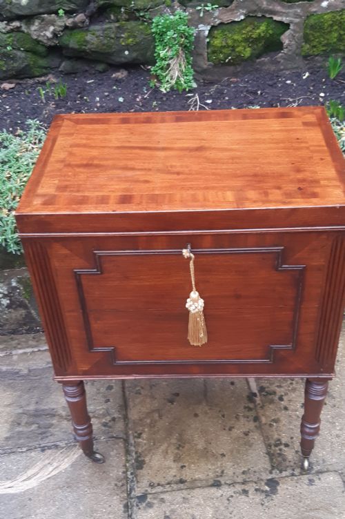 A RARE AND BEAUTIFUL WINE COOLER OR CELLARETTE - ADDITIONAL PHOTO 2