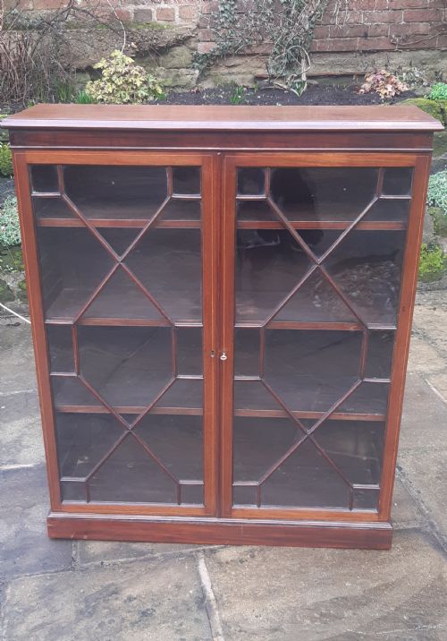 pretty glazed bookcase mahogany - CATEGORY: ANTIQUE BOOKCASES - DATED 19TH CENTURY