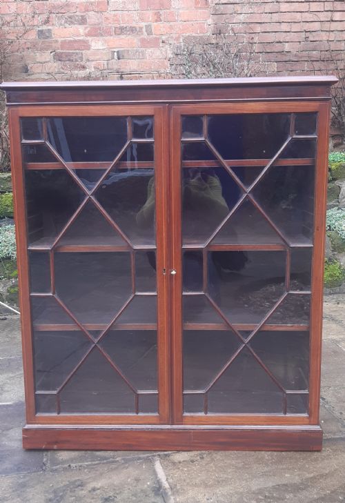 PRETTY GLAZED BOOKCASE MAHOGANY - ADDITIONAL PHOTO 1