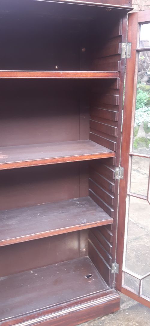 PRETTY GLAZED BOOKCASE MAHOGANY - ADDITIONAL PHOTO 6