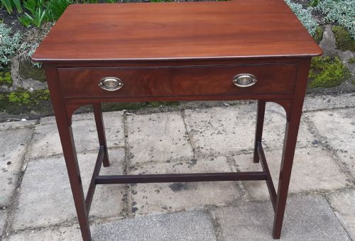 GEORGIAN MAHOGANY SIDE TABLE - ADDITIONAL PHOTO 1