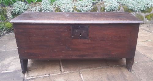 small oak sword chest coffer 17th century - CATEGORY: ANTIQUE CHESTS - DATED 1700