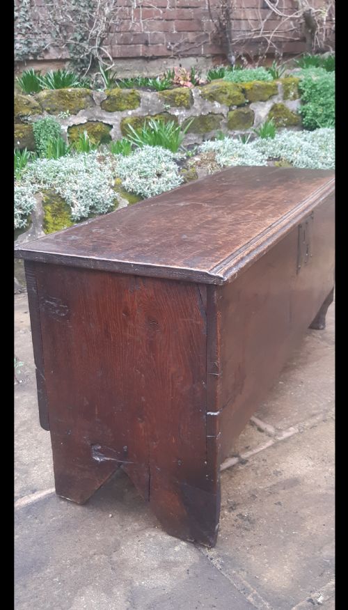 SMALL OAK SWORD CHEST COFFER 17TH CENTURY - ADDITIONAL PHOTO 1