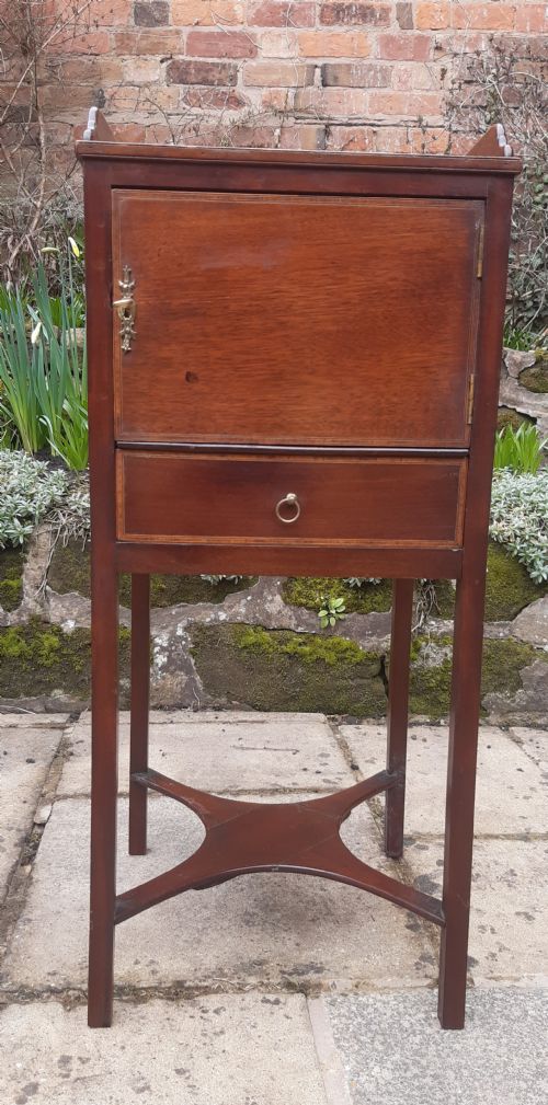 BEDSIDE CUPBOARD TABLE - ADDITIONAL PHOTO 1