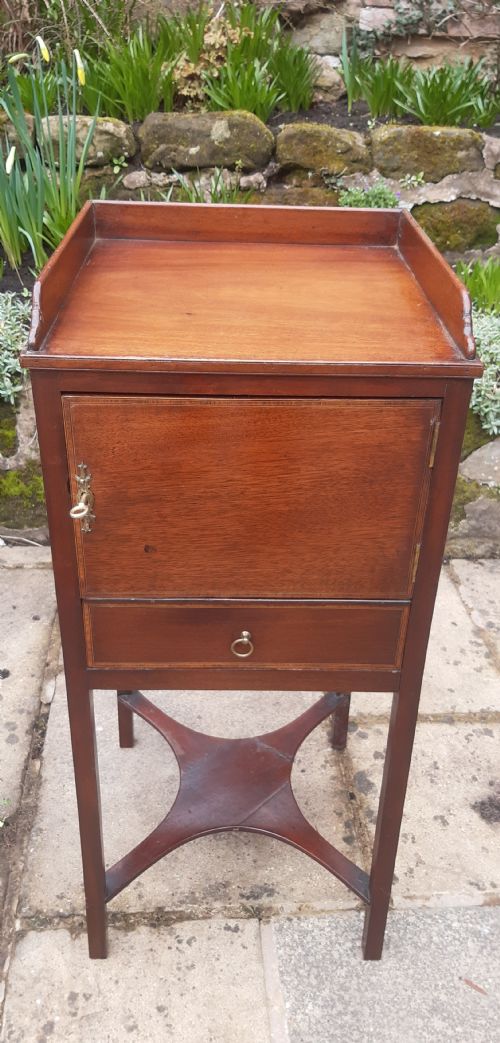 BEDSIDE CUPBOARD TABLE - ADDITIONAL PHOTO 2
