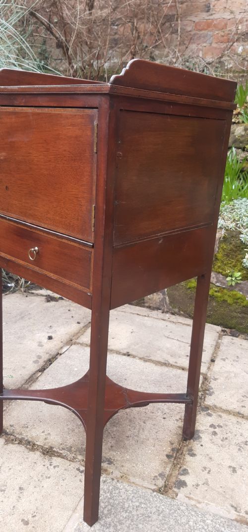 BEDSIDE CUPBOARD TABLE - ADDITIONAL PHOTO 5