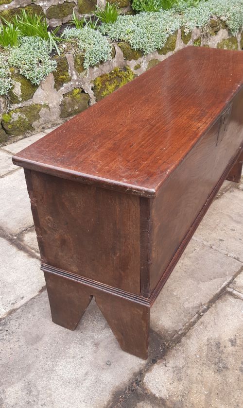 18TH CENTURY SWORD CHEST COFFER - ADDITIONAL PHOTO 2