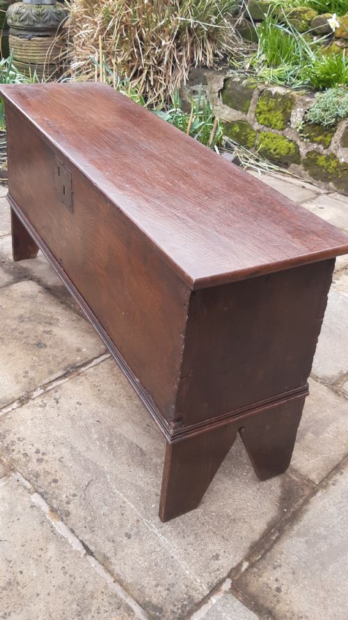 18TH CENTURY SWORD CHEST COFFER - ADDITIONAL PHOTO 3