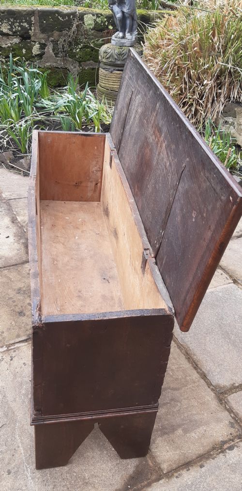 18TH CENTURY SWORD CHEST COFFER - ADDITIONAL PHOTO 7