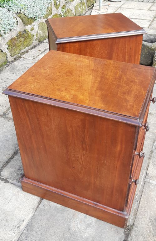 A PAIR OF BEDSIDE DRAWERS MAHOGANY - ADDITIONAL PHOTO 2