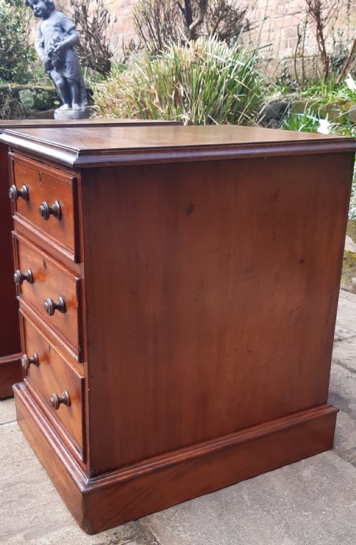 A PAIR OF BEDSIDE DRAWERS MAHOGANY - ADDITIONAL PHOTO 3