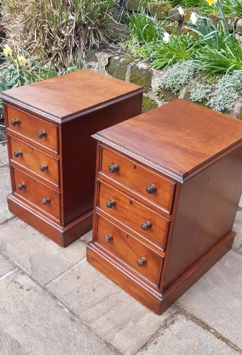 A PAIR OF BEDSIDE DRAWERS MAHOGANY - ADDITIONAL PHOTO 5
