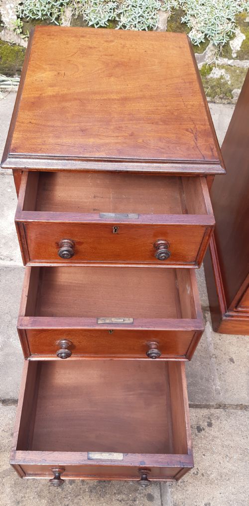 A PAIR OF BEDSIDE DRAWERS MAHOGANY - ADDITIONAL PHOTO 6
