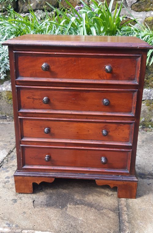 miniature or collectors mahogany chest of drawers - CATEGORY: ANTIQUE CHEST OF DRAWERS - DATED VICTORIAN