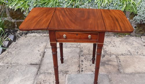 PRETTY SMALL LAMP PEMBROKE TABLE - ADDITIONAL PHOTO 1