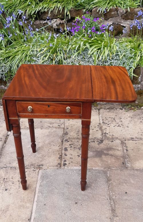 PRETTY SMALL LAMP PEMBROKE TABLE - ADDITIONAL PHOTO 2