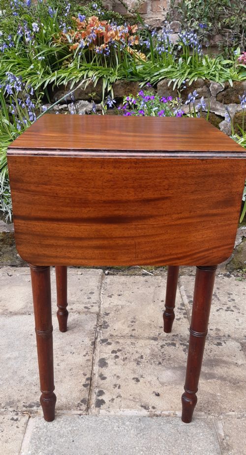 PRETTY SMALL LAMP PEMBROKE TABLE - ADDITIONAL PHOTO 4