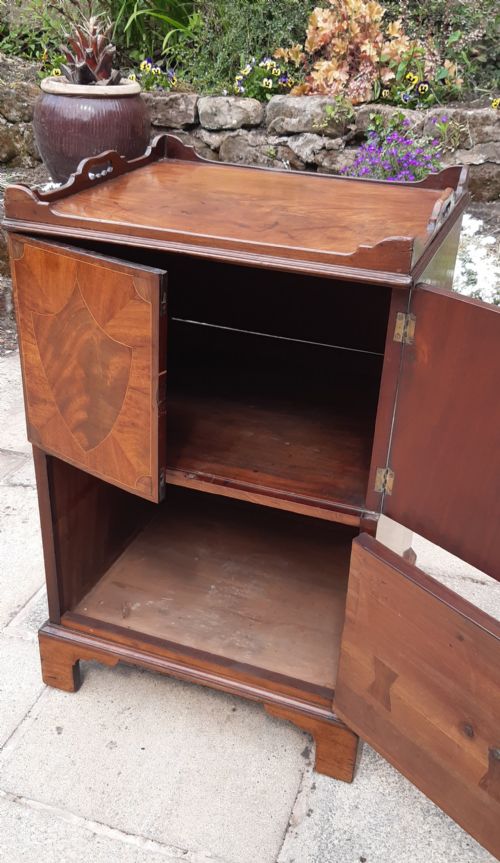 SUPERB GEORGIAN BEDSIDE CUPBOARD - ADDITIONAL PHOTO 9