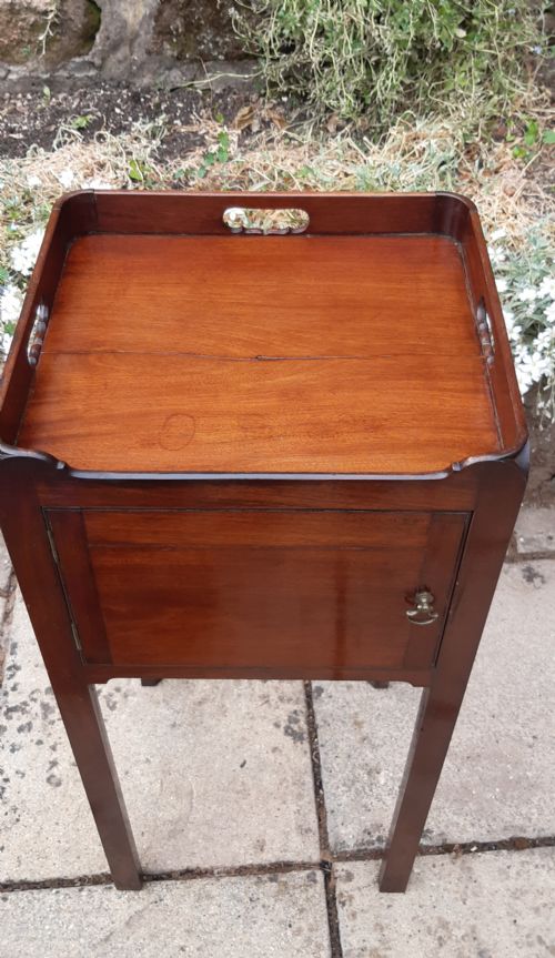 GEORGIAN MAHOGANY BEDSIDE POT CUPBOARD - ADDITIONAL PHOTO 1