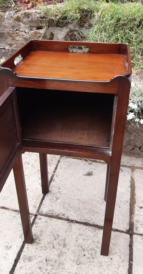 GEORGIAN MAHOGANY BEDSIDE POT CUPBOARD - ADDITIONAL PHOTO 3