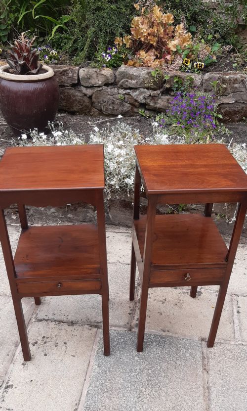 A PAIR OF MATCHED GEORGIAN BEDSIDE TABLES - ADDITIONAL PHOTO 1