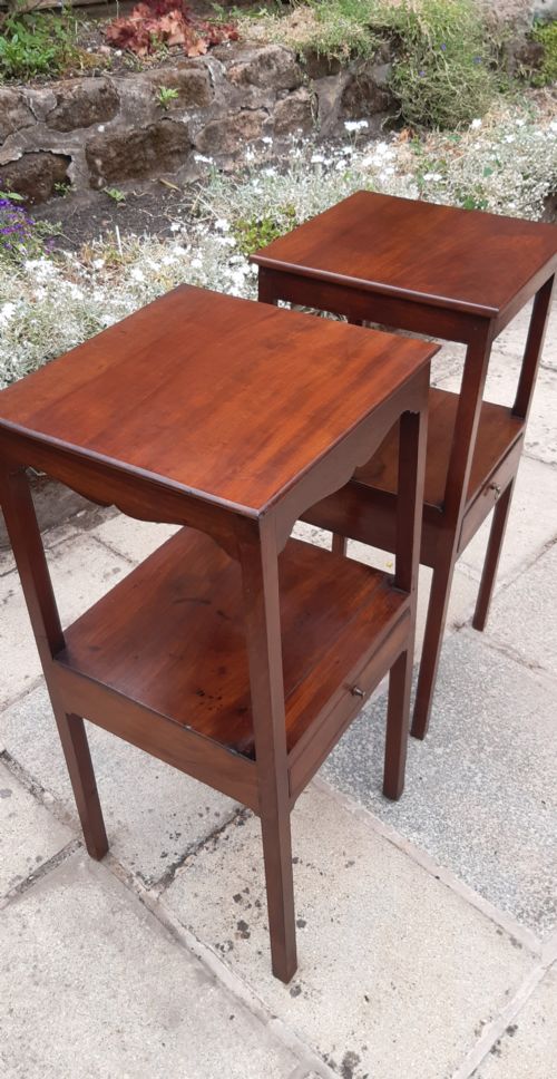 A PAIR OF MATCHED GEORGIAN BEDSIDE TABLES - ADDITIONAL PHOTO 4