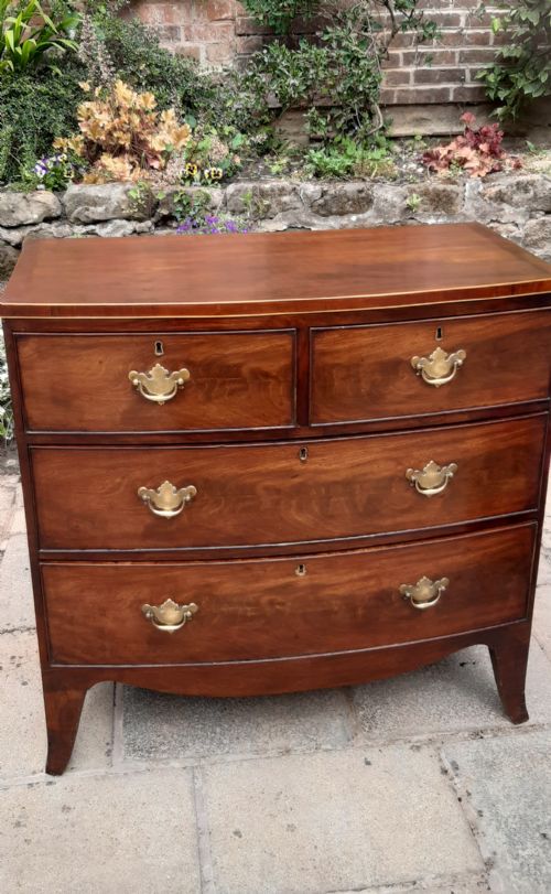 small bow fronted chest of drawers - CATEGORY: ANTIQUE CHEST OF DRAWERS - DATED REGENCY