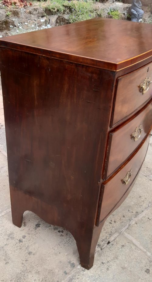 SMALL BOW FRONTED CHEST OF DRAWERS - ADDITIONAL PHOTO 5