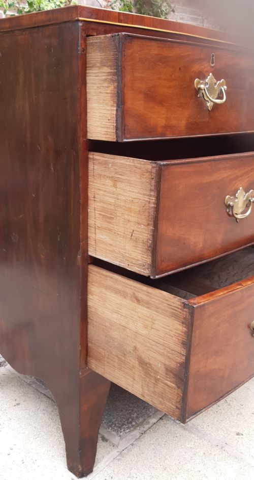 SMALL BOW FRONTED CHEST OF DRAWERS - ADDITIONAL PHOTO 7