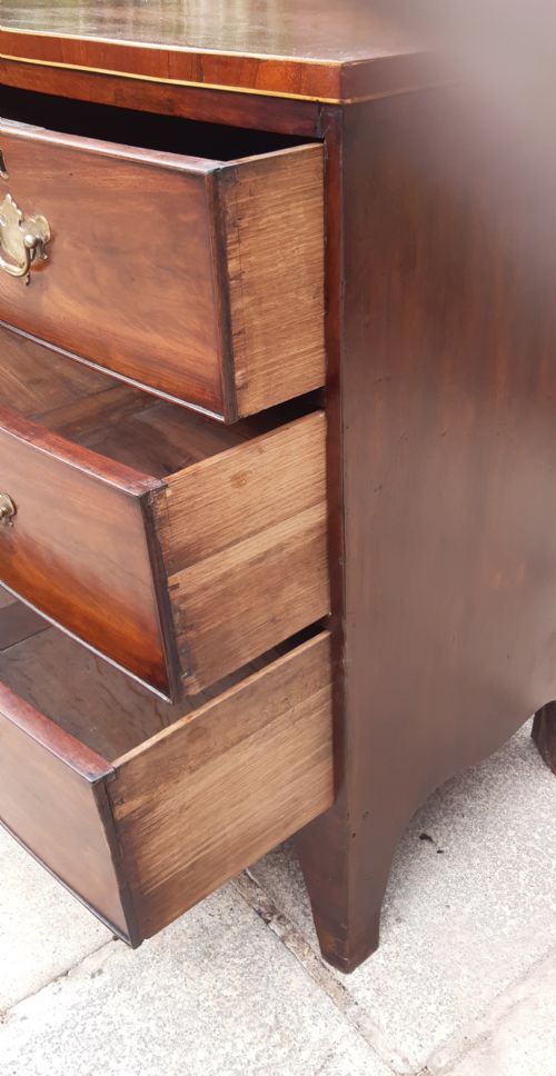 SMALL BOW FRONTED CHEST OF DRAWERS - ADDITIONAL PHOTO 8