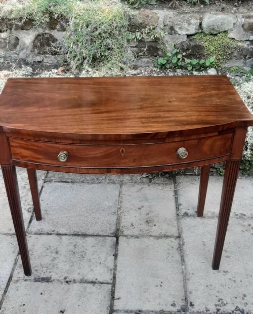 GEORGIAN BOW FRONTED SIDE TABLE MAHOGANY - ADDITIONAL PHOTO 1