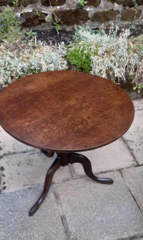 GEORGIAN OAK TRIPOD COFFEE TABLE - ADDITIONAL PHOTO 1