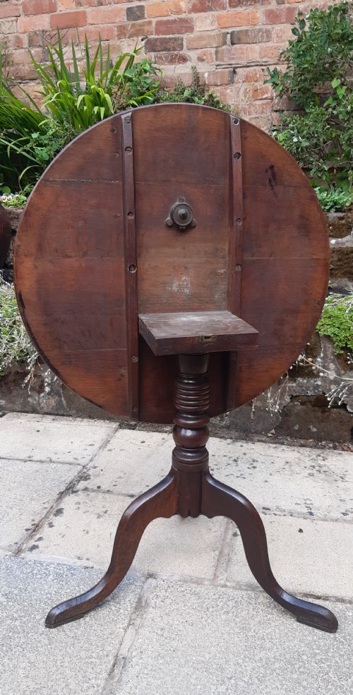 GEORGIAN OAK TRIPOD COFFEE TABLE - ADDITIONAL PHOTO 2