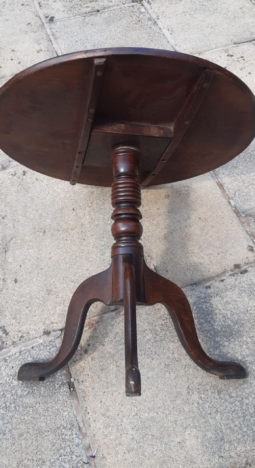 GEORGIAN OAK TRIPOD COFFEE TABLE - ADDITIONAL PHOTO 4