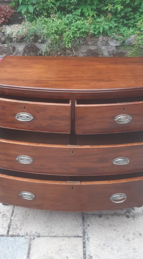 LOVELY SMALL BOW FRONT CHEST OF DRAWERS GEORGIAN - ADDITIONAL PHOTO 6