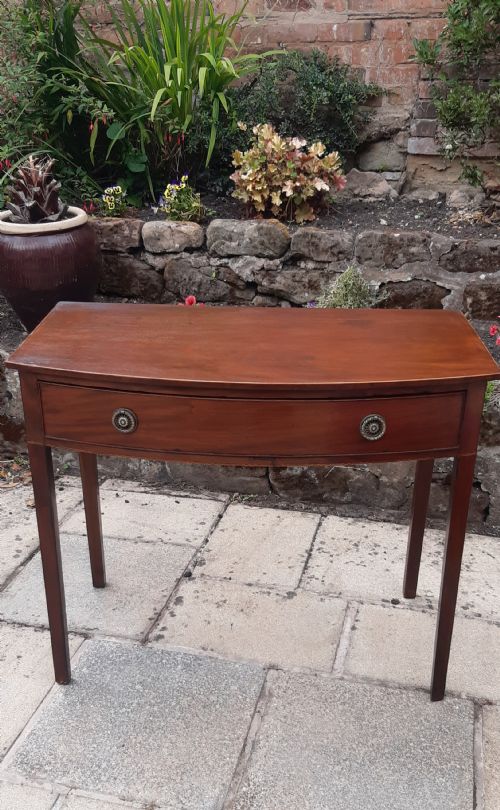 georgian mahogany bow fronted side table - CATEGORY: ANTIQUE TABLES - DATED 1800