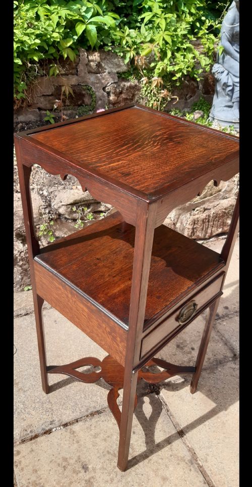 GEORGIAN OAK BEDSIDE TABLE - ADDITIONAL PHOTO 1