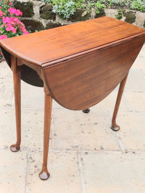 small mahogany dining table drop leaf 19th century - CATEGORY: ANTIQUE TABLES - DATED 19TH CENTURY